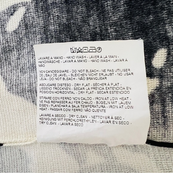 ETRO Milano 100% silk sweater set . Perfect for work or play. - Picture 12 of 12